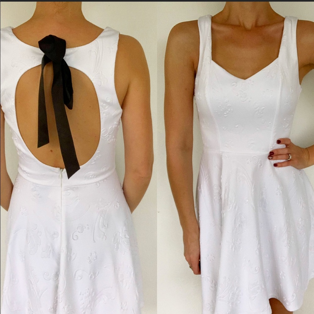 Trixxi white backless fit & flare stretch mini dress size small